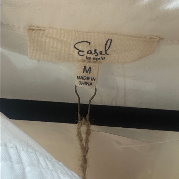 Off White Oversized Button Down with Ruffle Hem by Easel NWT - Picture 4 of 4